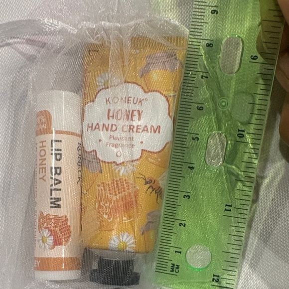 Koneuk Honey Hand Cream and Lip Balm Set - Picture 7 of 7